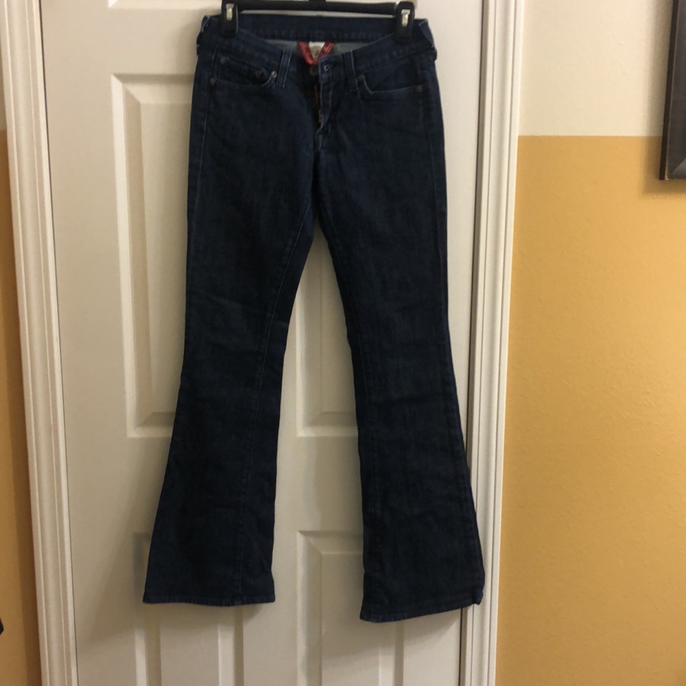 Lucky jeans Zoe 2 no fading on legs edges bottom
